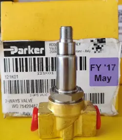 1PCS PARKER  121K01 PNEUMATIC VALVE