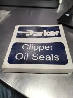 NEW PARKER CLIPPER OIL SEALS PT# 2QTR17 FREE SHIPPING