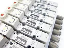 8 X PARKER A05PS252P 12V VALVES WITH MANIFOLD BLOCK PSA0508PM5