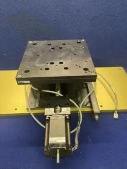 PARKER LV SERIES STEPPER MOTOR WITH RAIL GUIDED VERTICAL POSITIONING TABLE