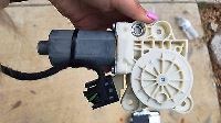 Image 2 of MERCEDES BENZ W211 WINDOW MOTOR REAR RIGHT SIDE A2118203042