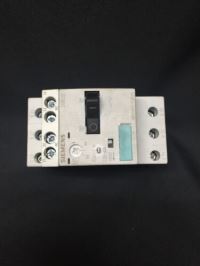 Image 1 of SIEMENS 3RV1011-1GA10 STARTER MOTOR PROTECTOR 4.5-6.3AMP 3POLE Used