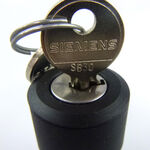Image 2 of Siemens RONIS Key Switch 3SB3 000-4AD01 NOV