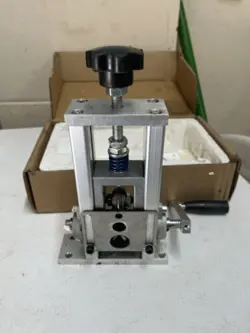 MANUAL WIRE STRIPPING MACHINE COPPER STRIPPER WITH HAND CRANK