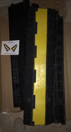 LOT OF 5 VEVOR ELECTRIDUCT, HINGED, CABLE PROTECTOR