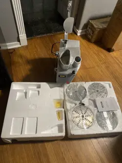 FOOD SLICER/SHREDDER.