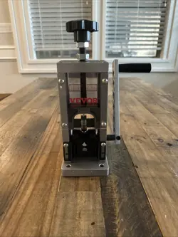 VEVOR MANUAL WIRE STRIPPING MACHINE WITH HAND CRANK ALUMINUM, USED