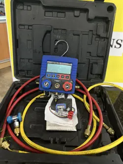 VEVOR AC MANIFOLD GAUGE SET 3-WAY FIT R134A R12