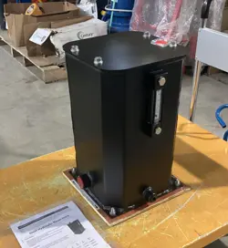 HYDRAULIC RESERVOIR 24W701 5 GAL NOMINAL CAPACITY 1