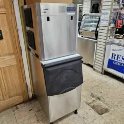 ICE MACHINE W/
