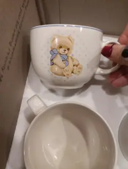MUGS. PRE-OWNED GOOD