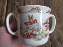 HANDLED HUG-A-MUG CUP