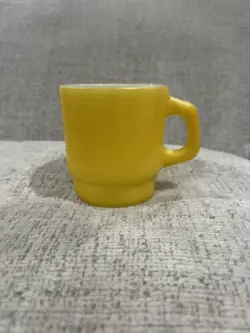 VINTAGE ANCHOR HOCKING FIRE KING WARE YELLOW STACKING COFFEE CUP MUG D HANDLE