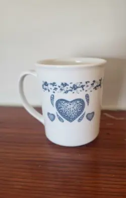 VINTAGE CORNING BLUE HEART CUP