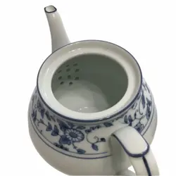 TEAPOT WITH LID
