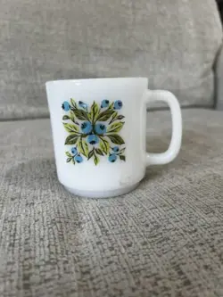 VINTAGE JEANNETTE GLASBAKE