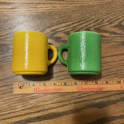 MUGS GREEN AND