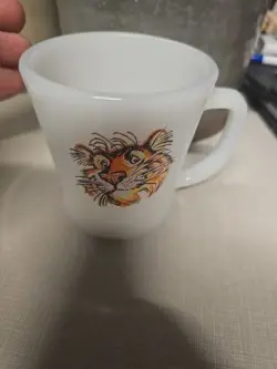 ANCHOR HOCKING FIRE KING TIGER COFFEE MUG MILK GLASS ESSO EXXON VINTAGE MADE USA