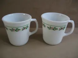 PYREX HOLLY DAYS