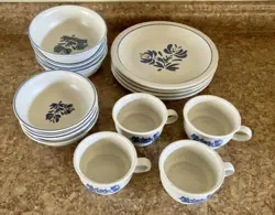 VINTAGE PFALTZGRAFF YORKTOWNE STONEWARE DINNERWARE 16 PIECE SET