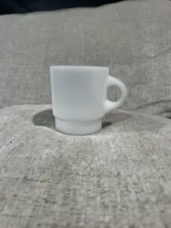 VINTAGE WHITE MILK GLASS FIRE KING ANCHOR HOCKING COFFEE CUP MUG