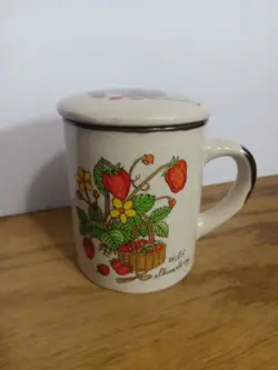 STRAWBERRY COFFEE MUG
