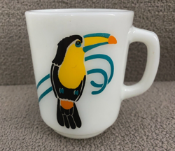 VINTAGE ANCHOR HOCKING FIRE KING MILK GLASS TOUCAN BIRD COFFEE TEA MUG