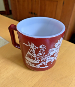 GLASS BURGUNDY MUG