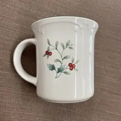 COFFEE CUPS HOLLY