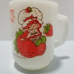ANCHOR HOCKING STRAWBERRY SHORTCAKE CUP MUG MILK GLASS VINTAGE 1980