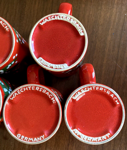 RED MUGS W.