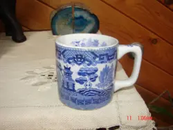 VINTAGE BLUE WILLOW COFFEE MUG - UNMARKED