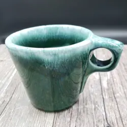 VINTAGE HULL POTTERY AVOCADO GREEN DRIP COFFEE TEA MUG USA