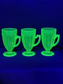 GLASS YELLOW MUGS