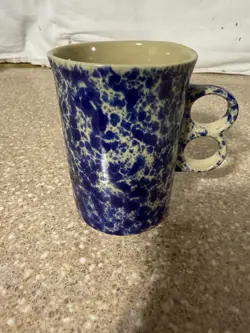 DOUBLE FINGER MUG