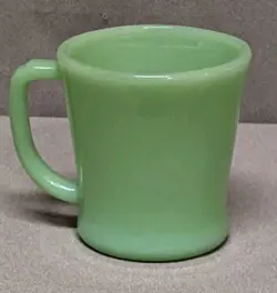 VINTAGE FIRE KING JADEITE D HANDLE COFFEE MUG GREEN GLASS 1950S OVEN WARE LOT D