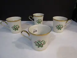 VTG LENOX HOLIDAY HOLLY BERRY PORCELAIN COFFEE TEA MUGS SET OF 4 USA