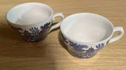 SET OF 2 VINTAGE BLUE WILLOW CHINA COFFEE TEA CUPS MUGS MADE IN ENGLAND