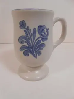 VINTAGE PFALTZGRAFF YORKTOWNE FOOTED PEDESTAL COFFEE CUP MUG 5 INCH