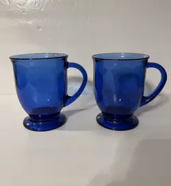 VTG SET OF 2 ANCHOR HOCKING 16 OZ COBALT BLUE GLASS PEDESTAL HANDLED COFFEE MUGS