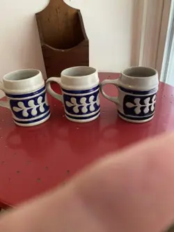 VTG WILLIAMSBURG SALT GLAZED POTTERY COBALT  BLUE COFFEE MUGS LOT OF 3