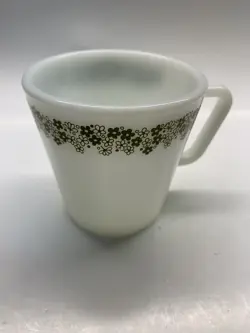 VINTAGE PYREX MILK GLASS COFFEE MUG GREEN FLOWERS SPRING BLOSSOM CRAZY DAISY