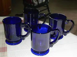 GLASS PEDESTAL/FOOTED