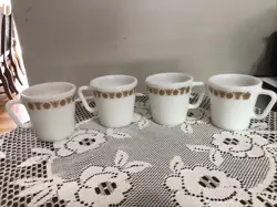 VINTAGE  PYREX GOLDEN BUTTERFLY GOLD MILK GLASS D-HANDLE COFFEE  MUG CUPS 4 SET