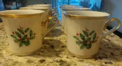 MUGS HOLLY AND