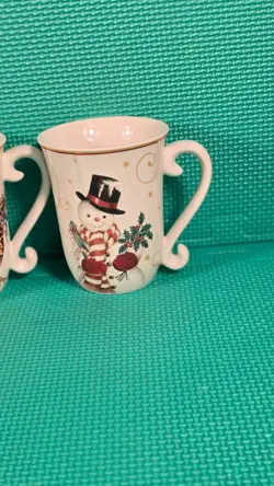 VINTAGE SANTA MUGS