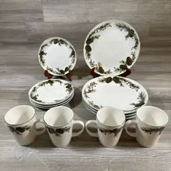 CONE BERRIES DINNERWARE