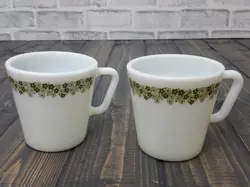 VINTAGE PYREX GREEN CRAZY DAISY FLOWER MILK GLASS MUGS SET OF 2 COFFEE TEA CUPS