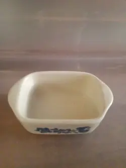 YORKTOWNE USA STONEWARE