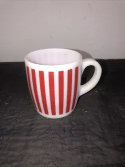 VINTAGE HAZEL ATLAS RED CANDY STRIPE MILK GLASS COFFEE MUG B21